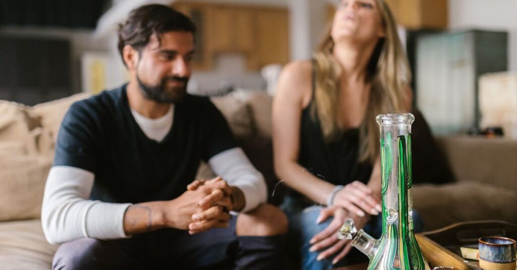 Einsteiger-Shisha aus Edelstahl auf einem Tisch
