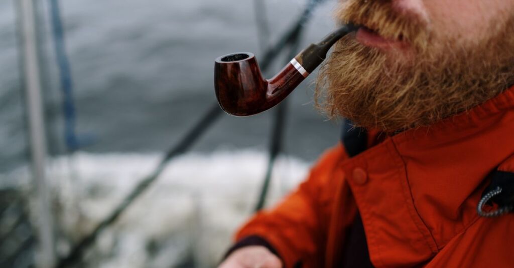 Shisha-Kopf mit Kaminaufsatz auf einer Bowl